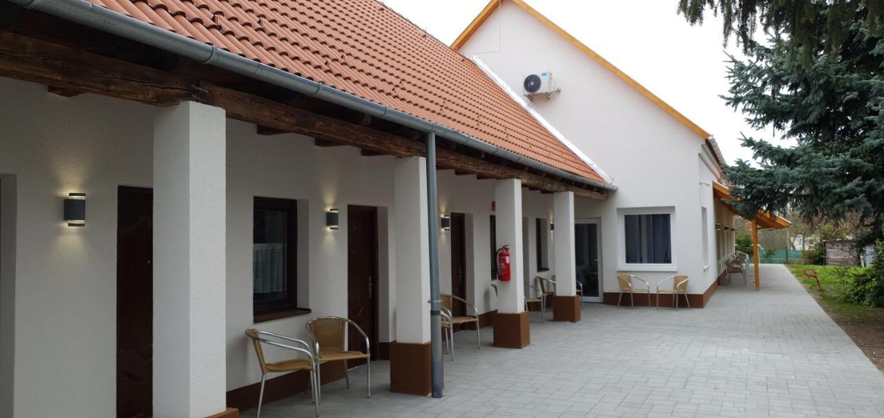 Oroszlány Czermann Holiday Inn المظهر الخارجي الصورة