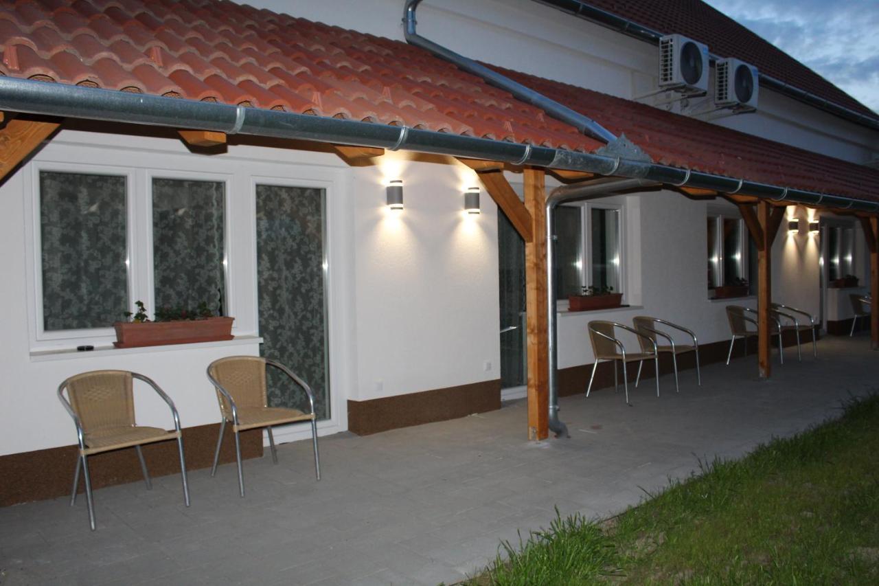 Oroszlány Czermann Holiday Inn المظهر الخارجي الصورة
