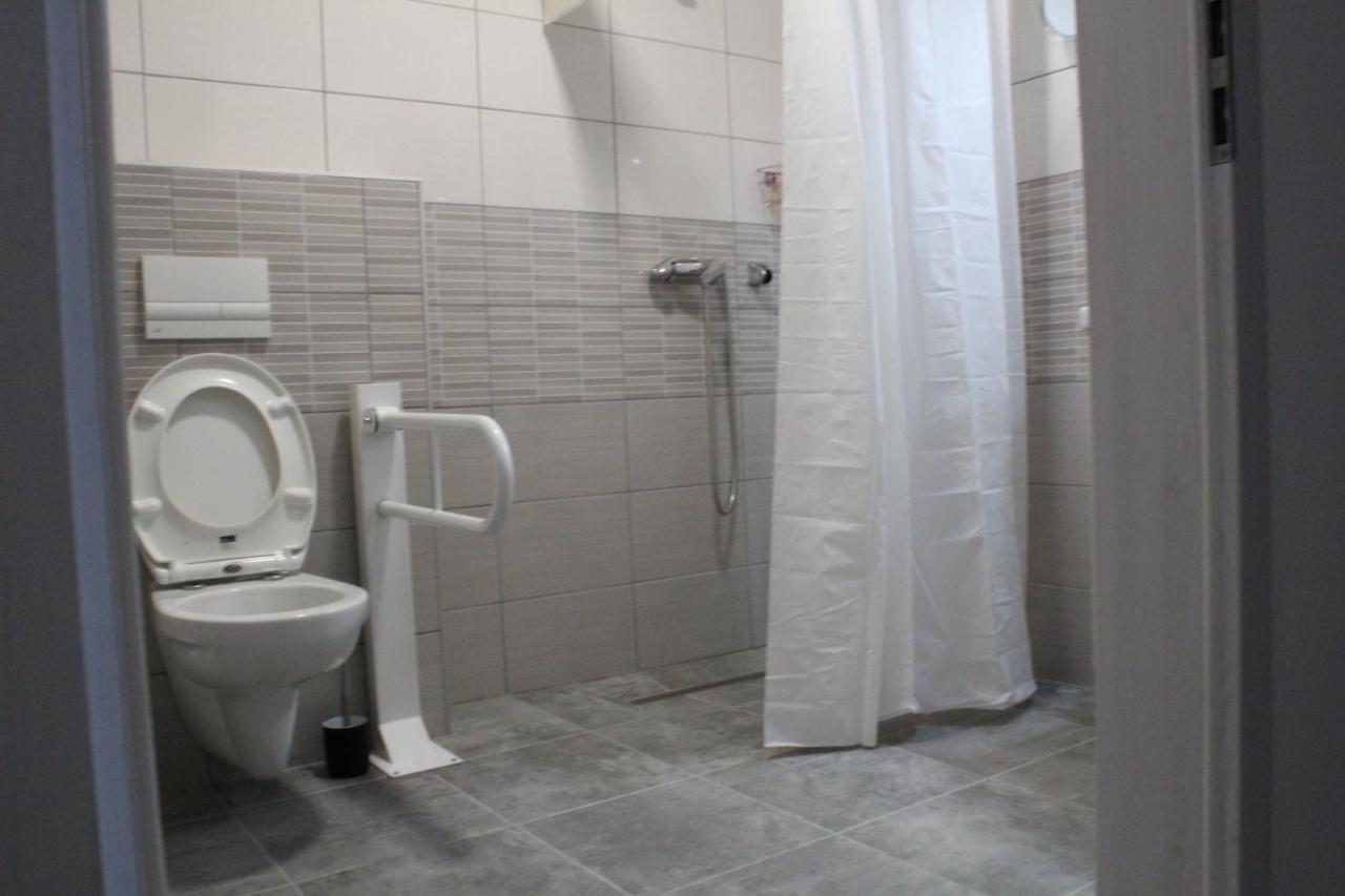 Oroszlány Czermann Holiday Inn المظهر الخارجي الصورة