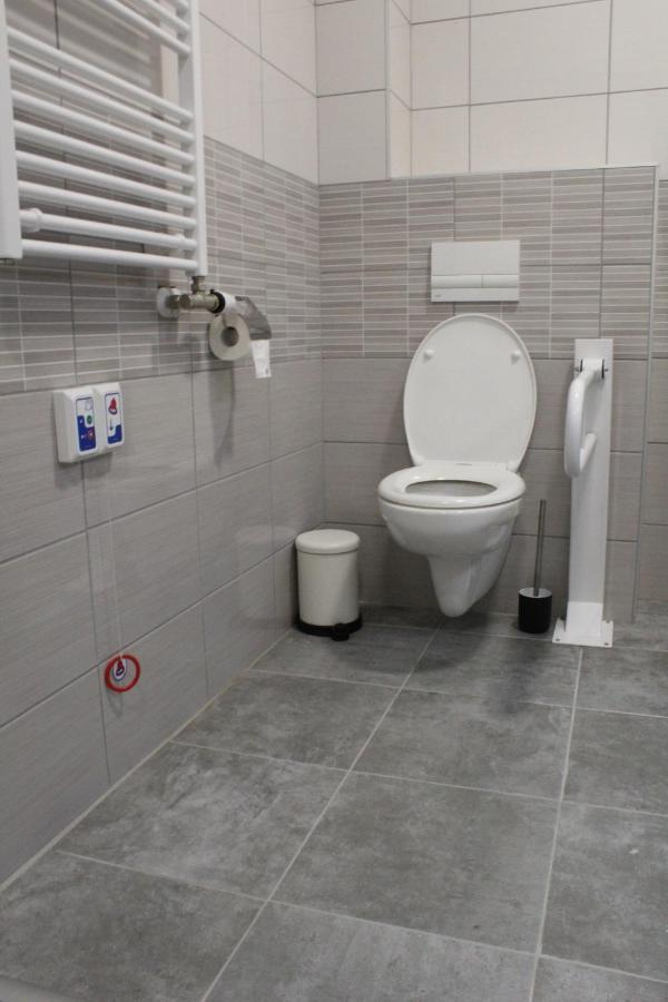 Oroszlány Czermann Holiday Inn المظهر الخارجي الصورة