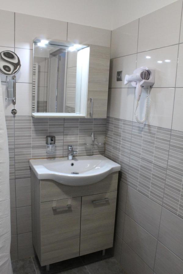 Oroszlány Czermann Holiday Inn المظهر الخارجي الصورة