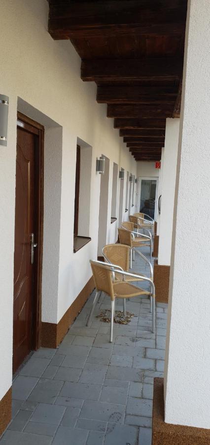 Oroszlány Czermann Holiday Inn المظهر الخارجي الصورة