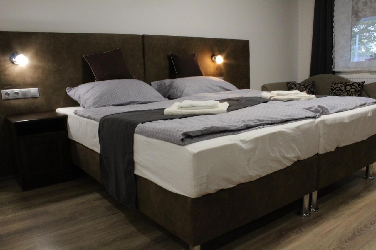 Oroszlány Czermann Holiday Inn المظهر الخارجي الصورة