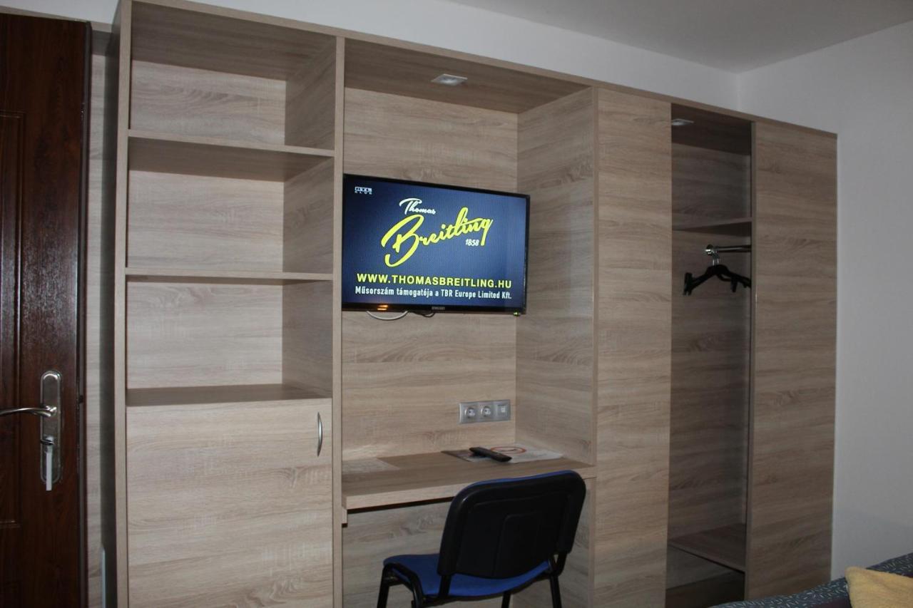 Oroszlány Czermann Holiday Inn المظهر الخارجي الصورة