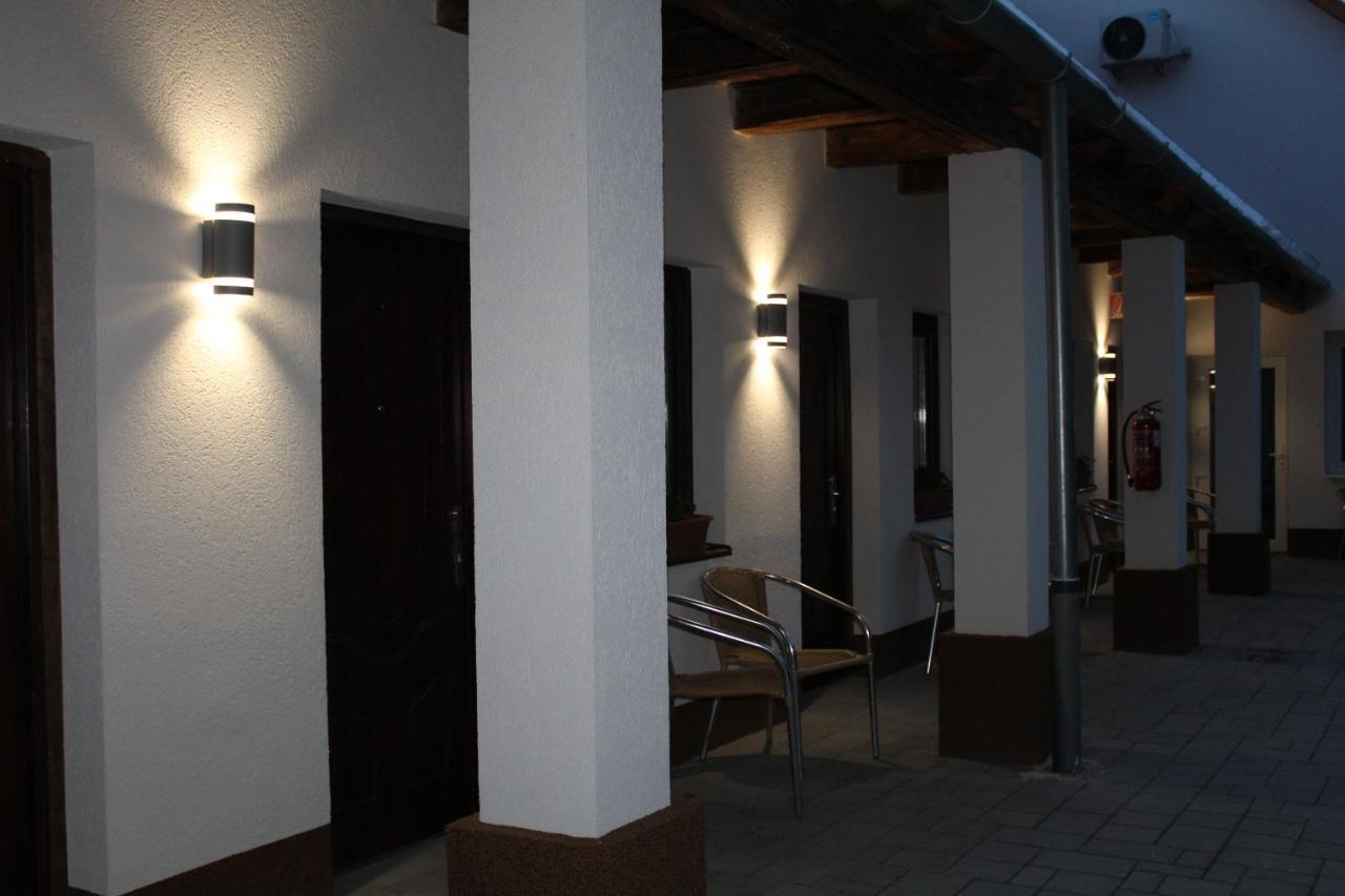 Oroszlány Czermann Holiday Inn المظهر الخارجي الصورة